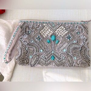 NWT Beautiful beaded evening clutch / wristlet in silver & turquoise